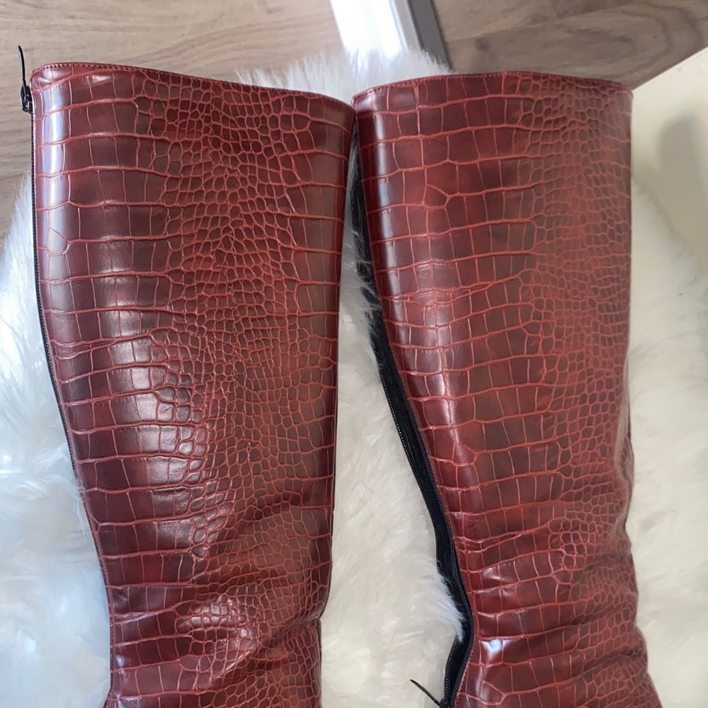 Elegant Brown Croc-Embossed Knee-High Boots - Picture 10 of 13